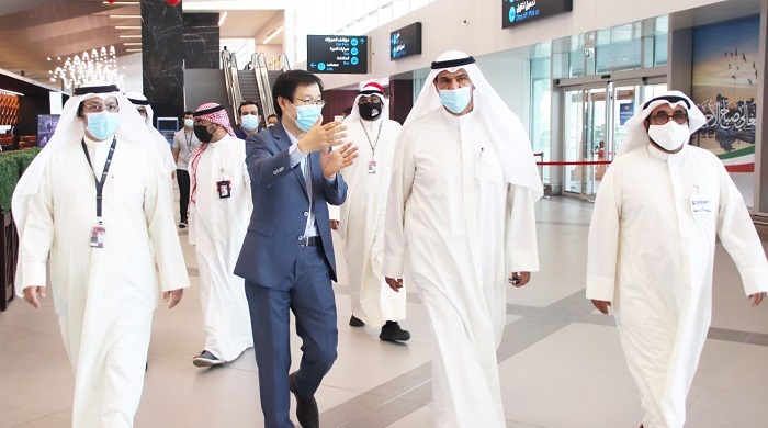 H.E. President of “Civil Aviation”  Visits the Passengers’ Terminal (T4)