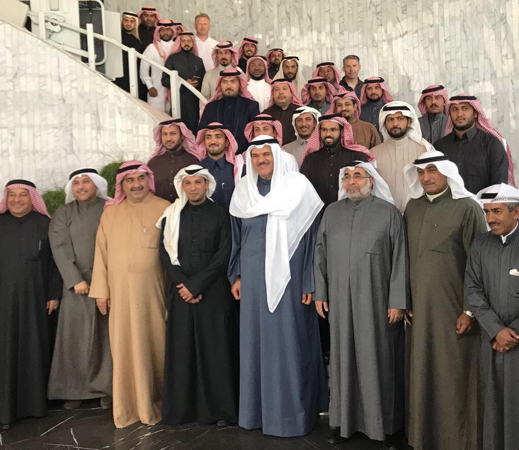 The President of Civil Aviation Sheikh Salman Al-Sabah honors the Saudi hawks team 